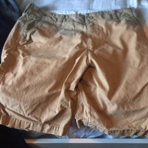 Old navy strong shorts cream 33” knee 10